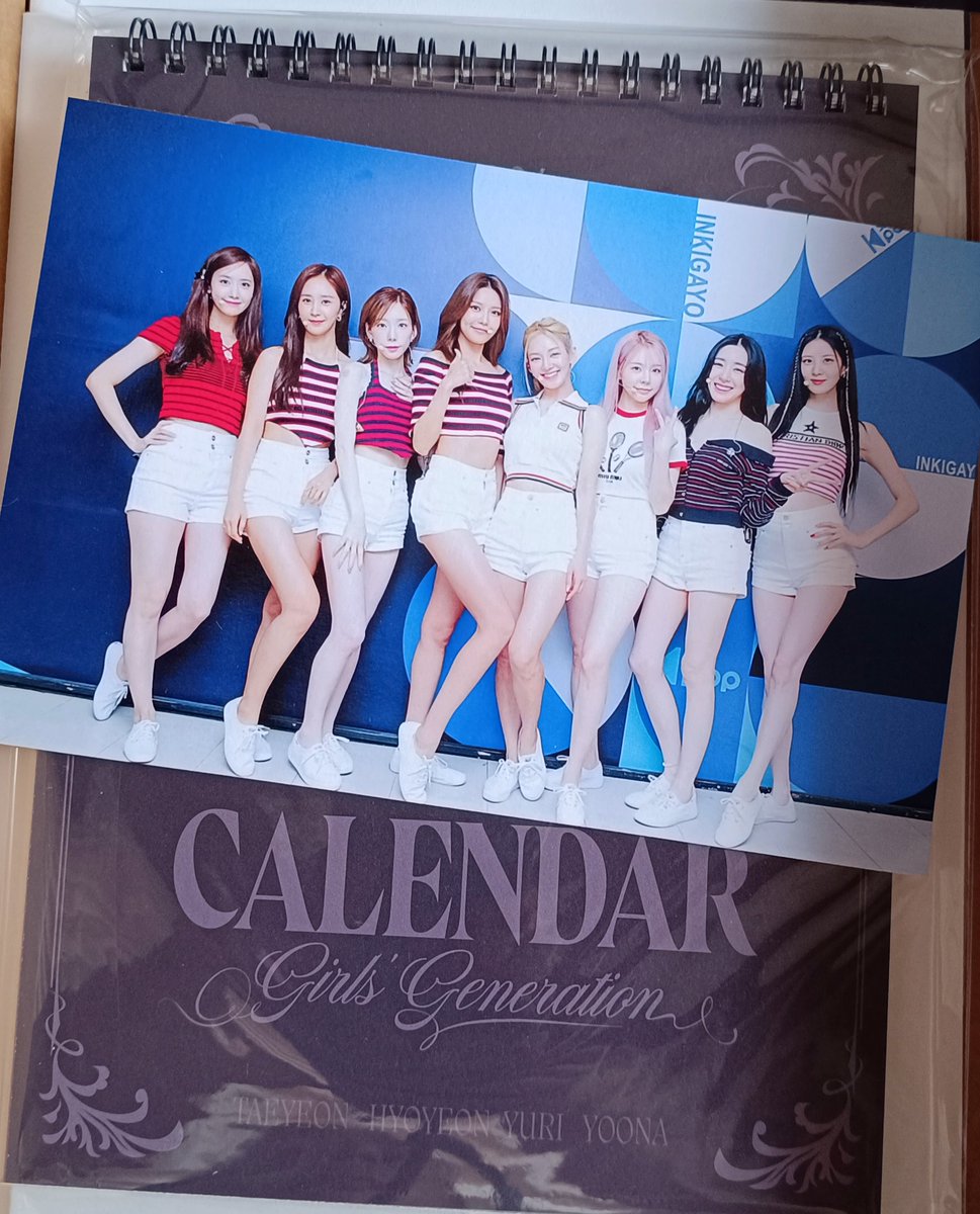 bubbyTYY's tweet photo. Season's Greetings #SNSD https://t.co/5vk35hTbcA