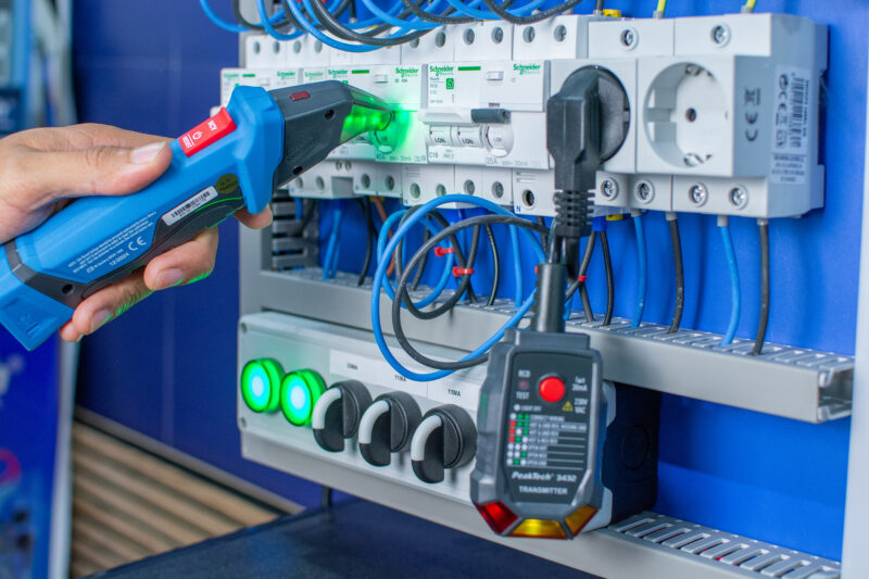 's tweet image. #PeakTech lanza su nuevo buscador de diferenciales que simplifica el trabajo eléctrico

👉fevymar.com/electroeficien…

#electro #diferenciador #protector