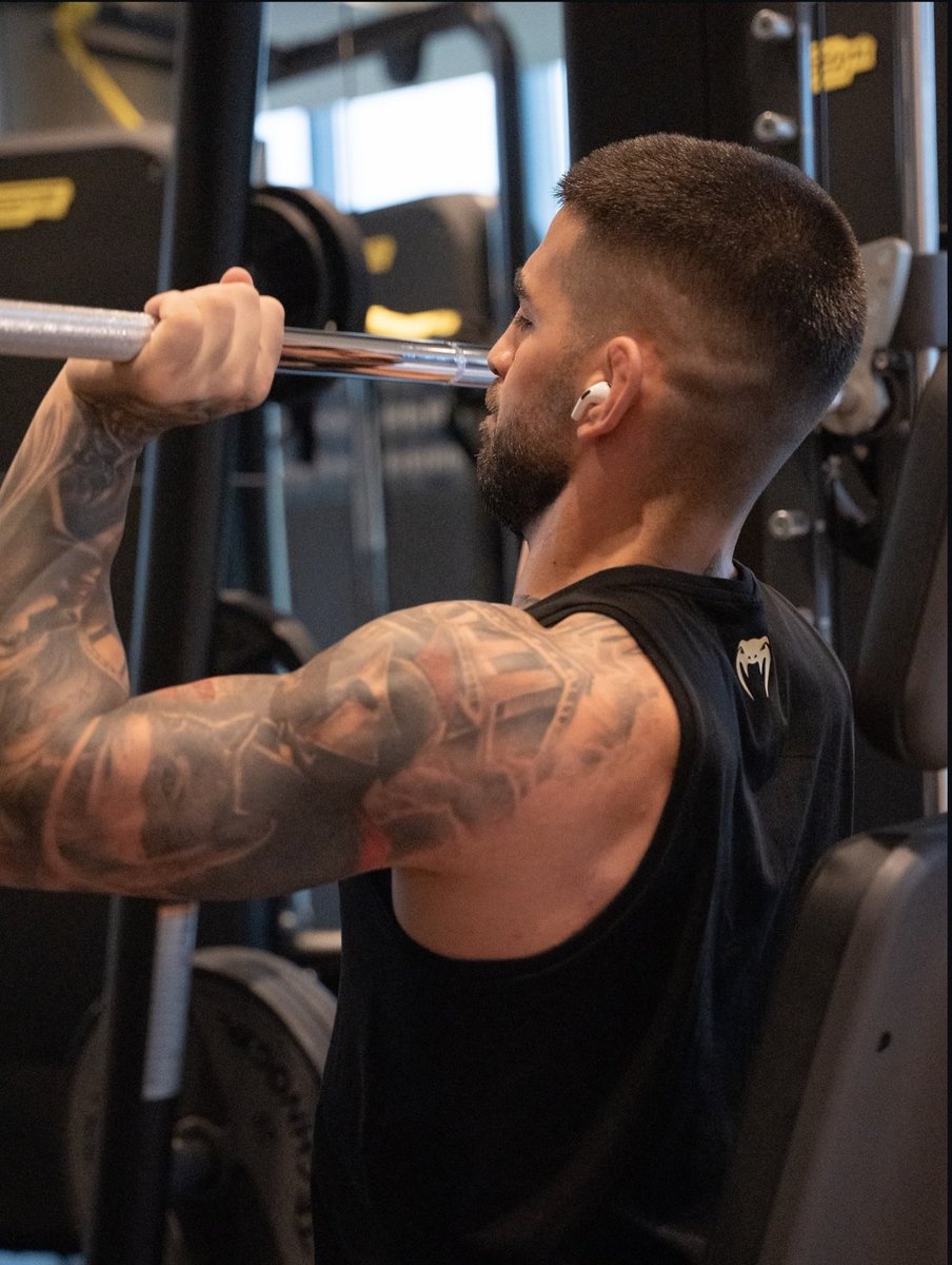 "Mi problema era que quería llevar conmigo a la cima a gente que ni siquiera quería verme llegar a la cima".

- Ilia Topuria