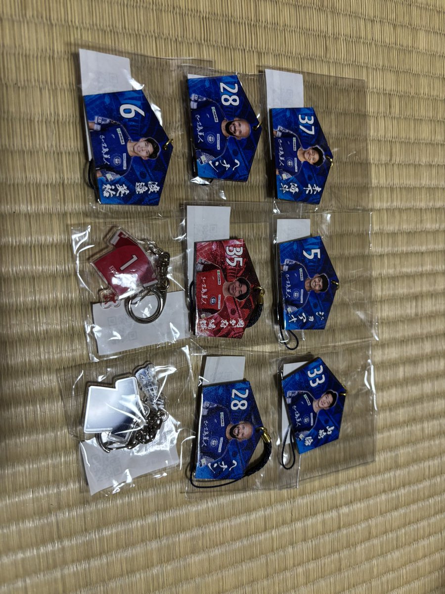 kaoooo0521's tweet photo. 鹿児島ユナイテッドFC ガチャ買取🙇‍♀️

画像のものお譲りします。

求） ALL300円 缶バッジ200円
      27.23.31パズル  27絵馬 
      リプ欄 トレカ画像あり

最終節での取引or郵送📮 https://t.co/4Zd2hIkPYJ