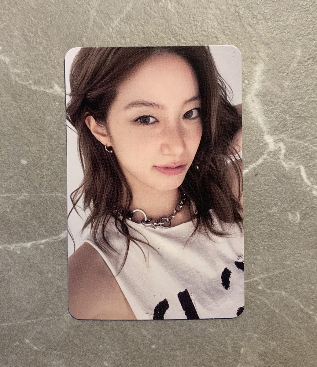 ynjnfims's tweet photo. the idol vs. the photocard🫠 https://t.co/2AlRt0G0GT