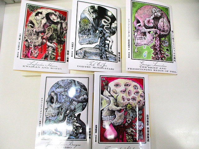 河出文庫ベスト・オブ・ベスト2025開催中です🦉
1冊につき1枚特製しおりをプレゼント🎁
ヒグチユウコさんの選ぶ5イトルは限定カバーとなっております💀❤❤

#河出文庫　#ヒグチユウコ