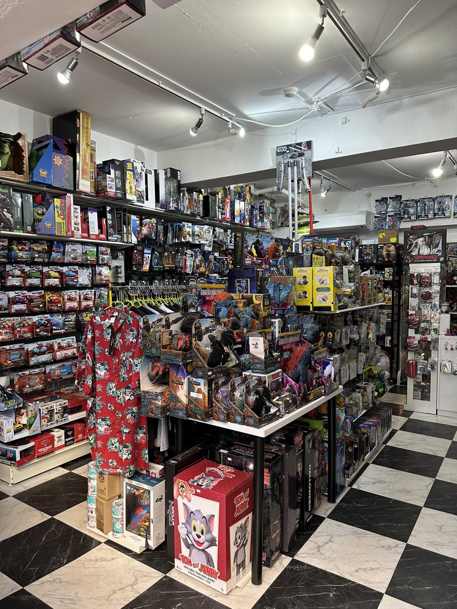 EightataN's tweet image. 福岡旅行で念願のトイコネクト行けた！
店頭にロストプレデター売ってて我慢できなくて購入！！！！