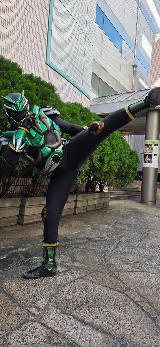 M1号 アカネ隊員 ZX- | コンビ情報 | M-1グランプリ 公式サイト