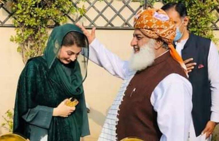 جب عمرانی ننگے دور میں ادارے مریم  بی بی کے بیڈ روم میں گھس گیے تھے تو "شفیق باپ" کی طرح سہارا دینے والے مولانا صاحب ہی تھے۔ 
آج
ووٹ کی عزت " لینے والوں کی زبانوں سے شعلے ابل رہے ہیں۔ "
شرم تم کو مگر نہیں آتی

قطب الدین عابد