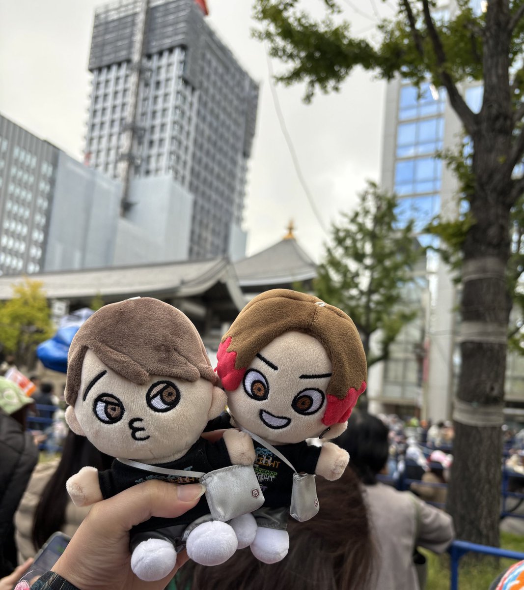 miku__0402's tweet photo. トロッコに乗ったEIGHTを見てきた！
一瞬で通り過ぎていったしモニターも見えずやったけど音楽はずっと聞こえてて
FTOのイントロ聞こえて"うぇっ！！？？"
って声出た
久しぶりに聞いてテンション上がった⤴️
大阪ロマネスクは言わずもがな🙂‍↕️
#SUPEREIGH #御堂筋ランウェイ https://t.co/eV1u86Lgci