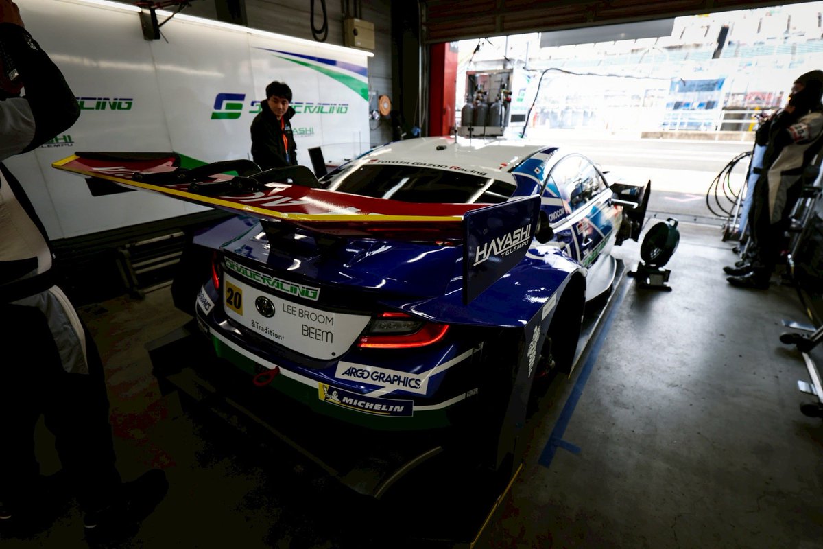 2025シーズンが終わりました。
マシンは完全な状態とまでは戻り切らなかったものの、最後まで無事に走り切ることができました。
結果としては本当に走り切ったというだけの結果でしたが、走る姿を見れて良かったと言ってくださる方も多くて、走って締めくくれただけでも良かったのかなと思いました。