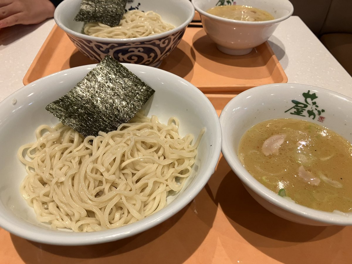 ラーメン🍜
息子たちと行動したらほぼ麺類