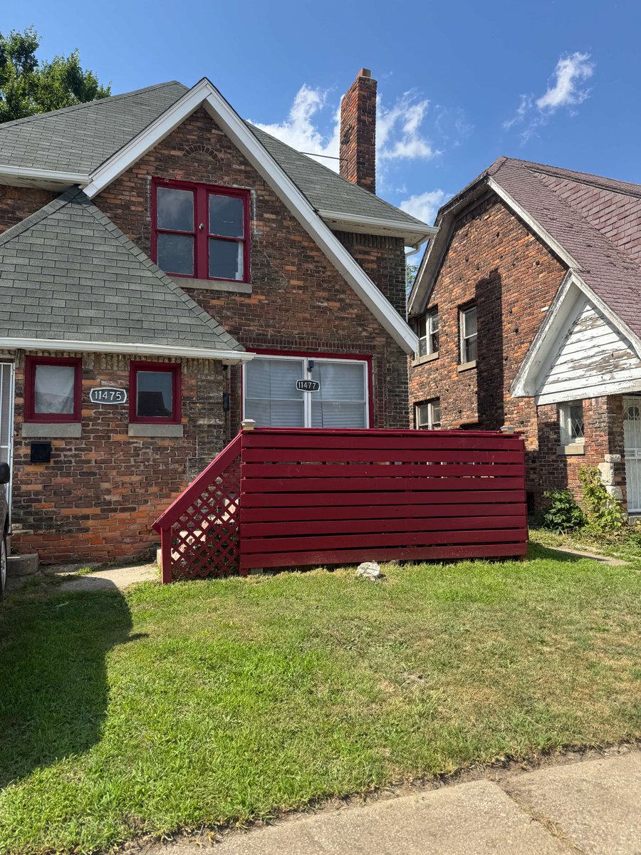 BuildingDet's tweet image. ✨ From boarded-up to beautiful — this home’s transformation reminds us what’s possible with a little vision and a lot of Detroit hustle. 💪
#MondayMotivation #BuildingDetroit #DLBA #RehabDetroit