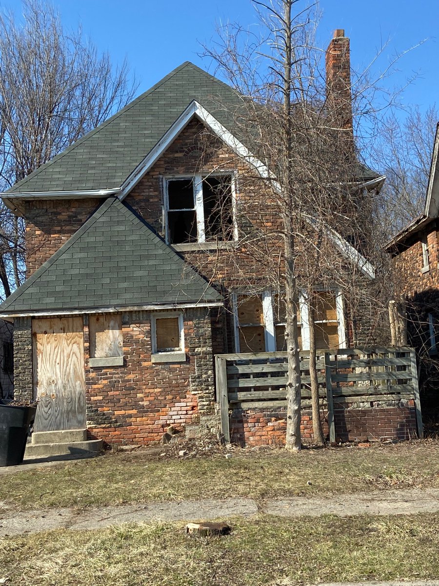 BuildingDet's tweet image. ✨ From boarded-up to beautiful — this home’s transformation reminds us what’s possible with a little vision and a lot of Detroit hustle. 💪
#MondayMotivation #BuildingDetroit #DLBA #RehabDetroit