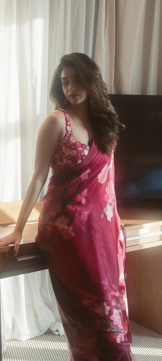 anjanasammu's tweet image. May your sleep be deep and your dreams be filled with happiness. ❤😍

Sleep well ❤ #KeerthySuresh