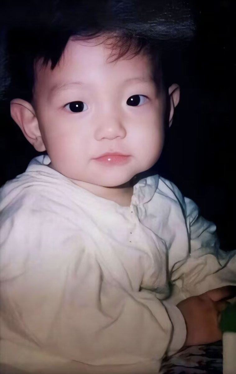 real__Janny's tweet photo. I vote for #BAEKHYUN on #2025MAMAVOTE https://t.co/whsArbgdM7
