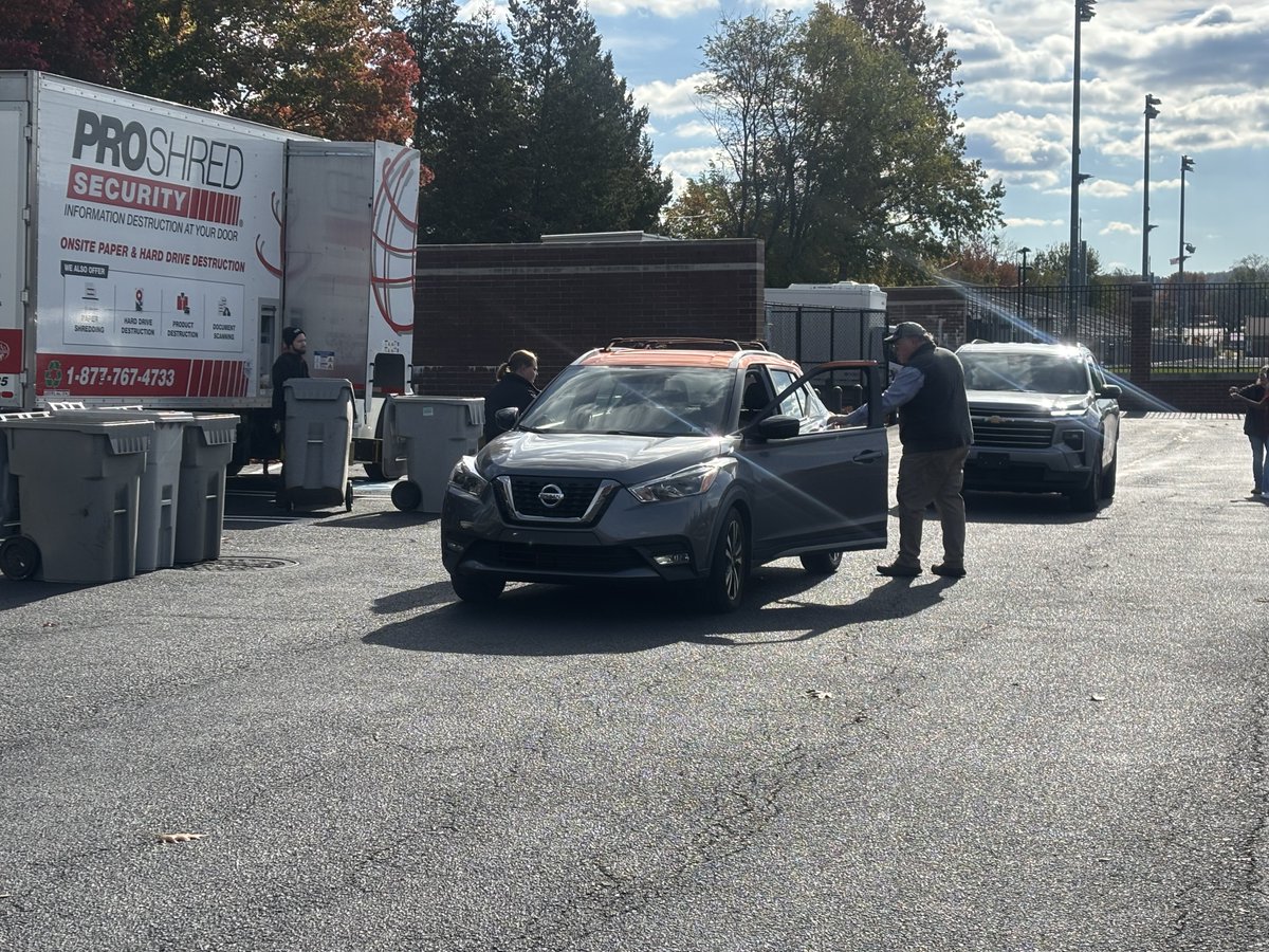 RepTimBriggs's tweet image. A huge thank you to the @UMinteract for lending a hand at our community Shredding Event on Saturday. Your energy and commitment to service truly made a difference.  

We’re also very grateful to the King of Prussia District for sponsoring this event.