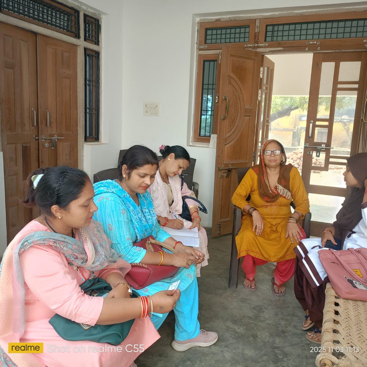 दिनांक 03.11.2025 को वय वंन्दना योजना के अन्तर्गंत आयुष्मान कार्ड बनायें जाने हेतू सत्यापन/सर्वेक्षण घर-घर ग्राम डौला में तथा ग्राम बसौद में कराया गया जिसमें ग्राम डौला में लगभग 03 कार्ड तथा ग्राम बसौद में 05 कार्ड पायें जिन्हें तुरन्त बनाया गया