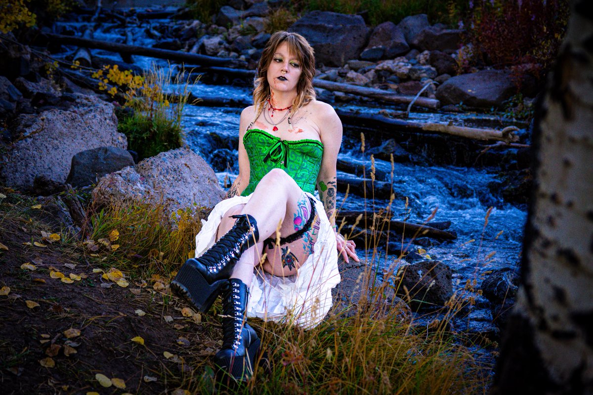 Silv3r_Foxx_'s tweet photo. Some of my faves. 
#vampirephotoshoot #wannabemodel https://t.co/ERYAIcco7V