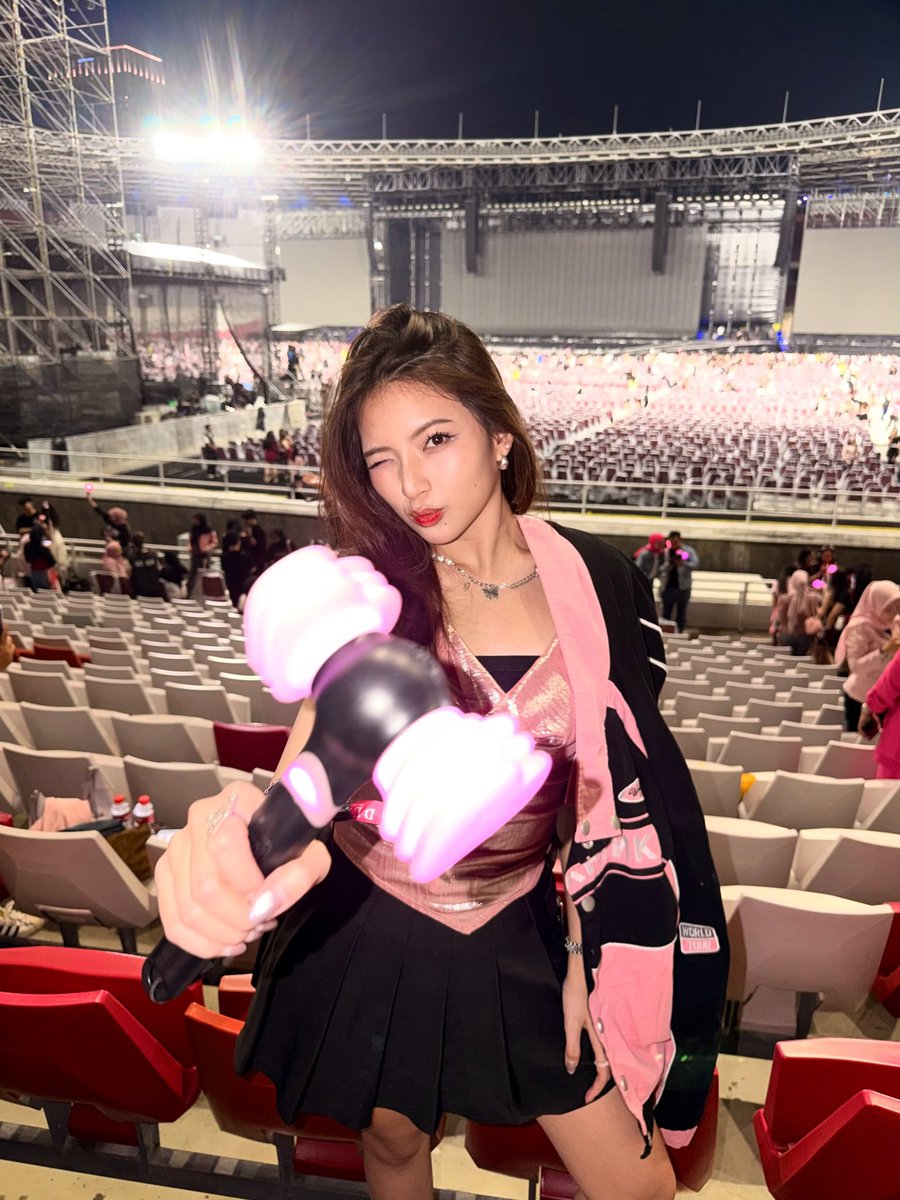_shaniagracia31's tweet photo. cinta blackpink https://t.co/VvBGmLHal3