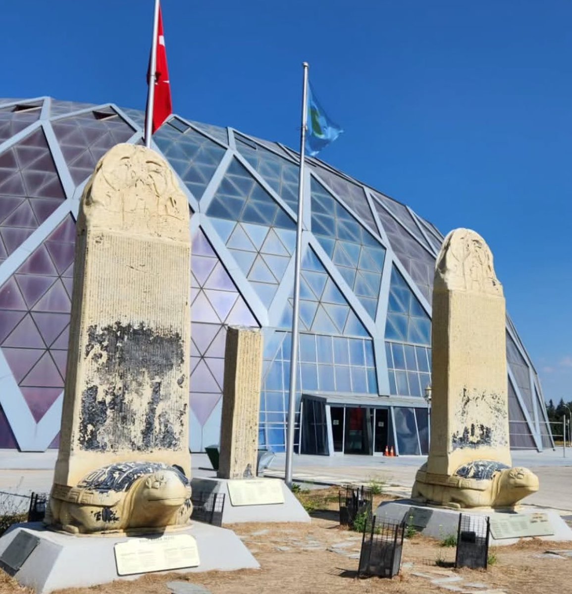 15 Aralık UNESCO tarafından ‘Dünya Türk Dili Ailesi Günü’ ilan edildi.

15 Aralık 1893 Orhun Alfabesinin çözüldüğü ve Orhun Yazıtlarının okunduğu tarih olarak bilinmektedir. 

<a href="/Anadolu_Univ/">Anadolu Üniversitesi</a> <a href="/Adiguzel_Yusuf/">Yusuf Adıgüzel</a> <a href="/ayselky2/">ayselky</a>