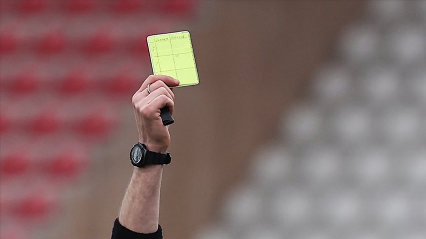 🟨 Fenerbahçe ve Galatasaray’ın son iki maçta yaptığı faul ve sarı kart sayıları. 

Fenerbahçe: 29 faul (10 sarı kart)
Galatasaray: 20 faul (1 sarı kart)