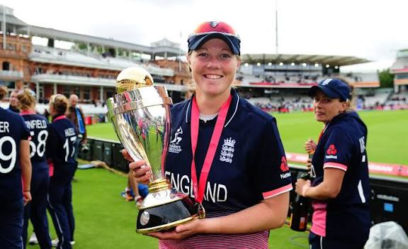 hittingwickets's tweet image. Ladies and gentlemen, welcome Anya Shrubsole - POTM of 2017 women&apos;s world cup as the new bowling coach of RCB-W ⚡