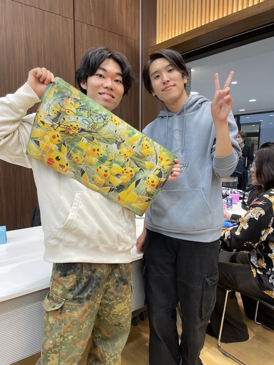 DSawadier1015's tweet photo. 11.3 コンソメ杯

使用デッキ　リザードン
1戦目　タケルライコ　⭕️
2戦目　サーナイト　⭕️
3戦目　サーフゴー　❌
4戦目　イワパレス　⭕️
5戦目　ガブリアス　❌
6戦目　サーナイト　❌

3-3

対戦してくださった皆さん、ありがとうございました！楽しかったです😁 https://t.co/Ib6Lkxu7SU
