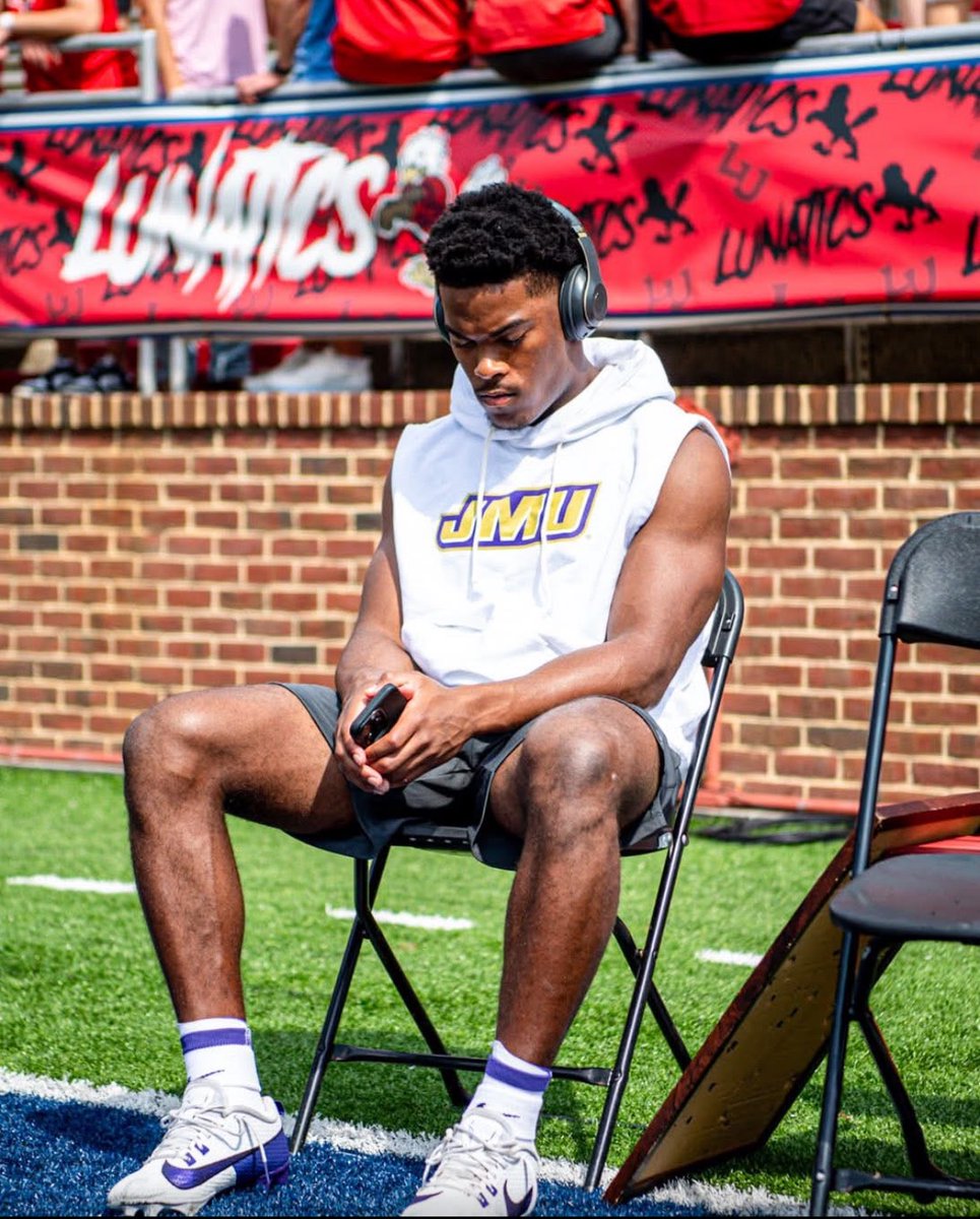 tyler3brown's tweet photo. Put them 🔥 emojis if you’re supporting me #TB13 #JMU
#GoDukes https://t.co/Gi2jysgueD