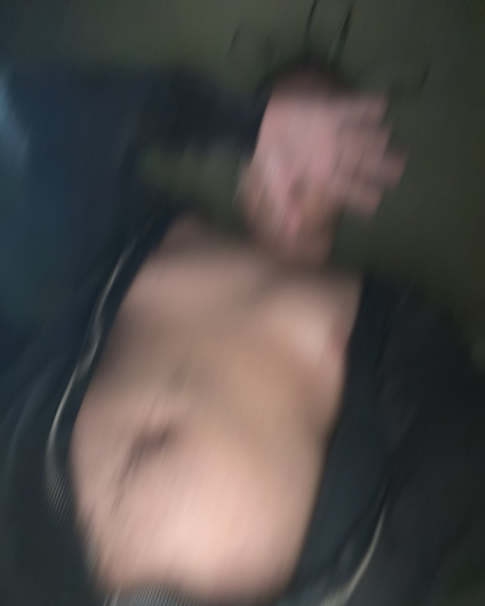 L 👅 R tweet media