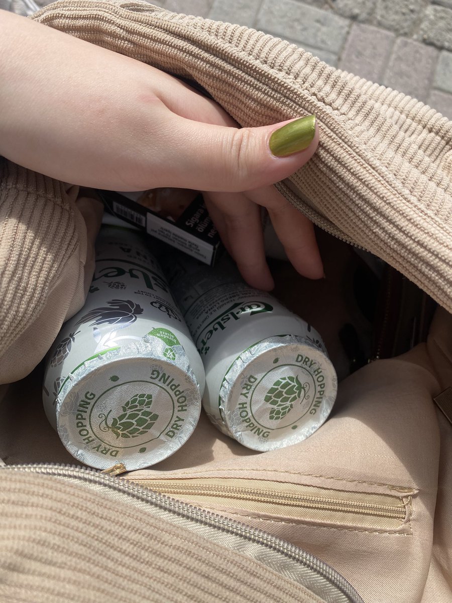 bahtimiskeym's tweet image. kimse cantamda bira tasidigimi bilmiyor