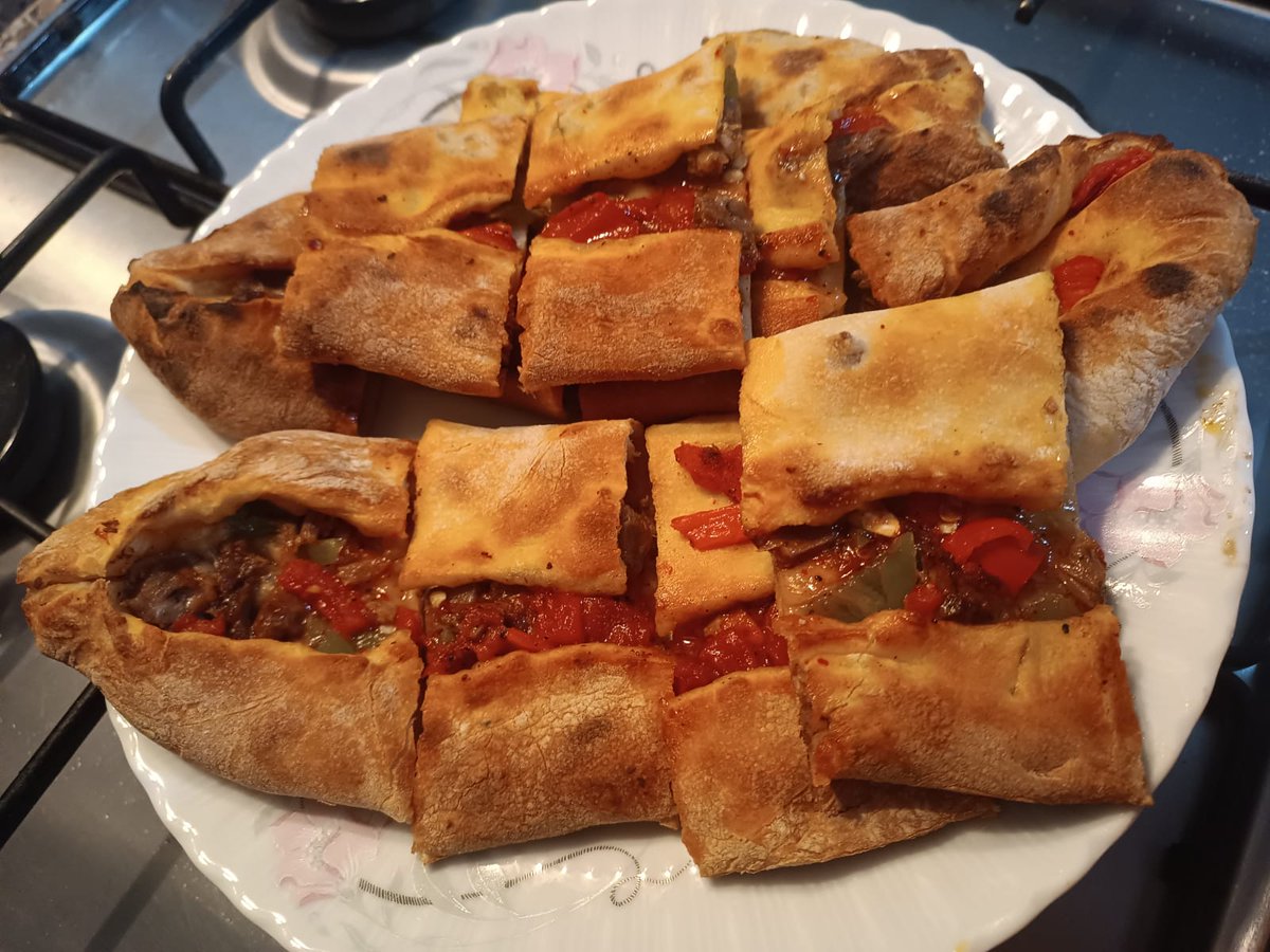 KaderFato1's tweet photo. Tek eksiğim taş fırın 😋 https://t.co/XNfx0zIc06