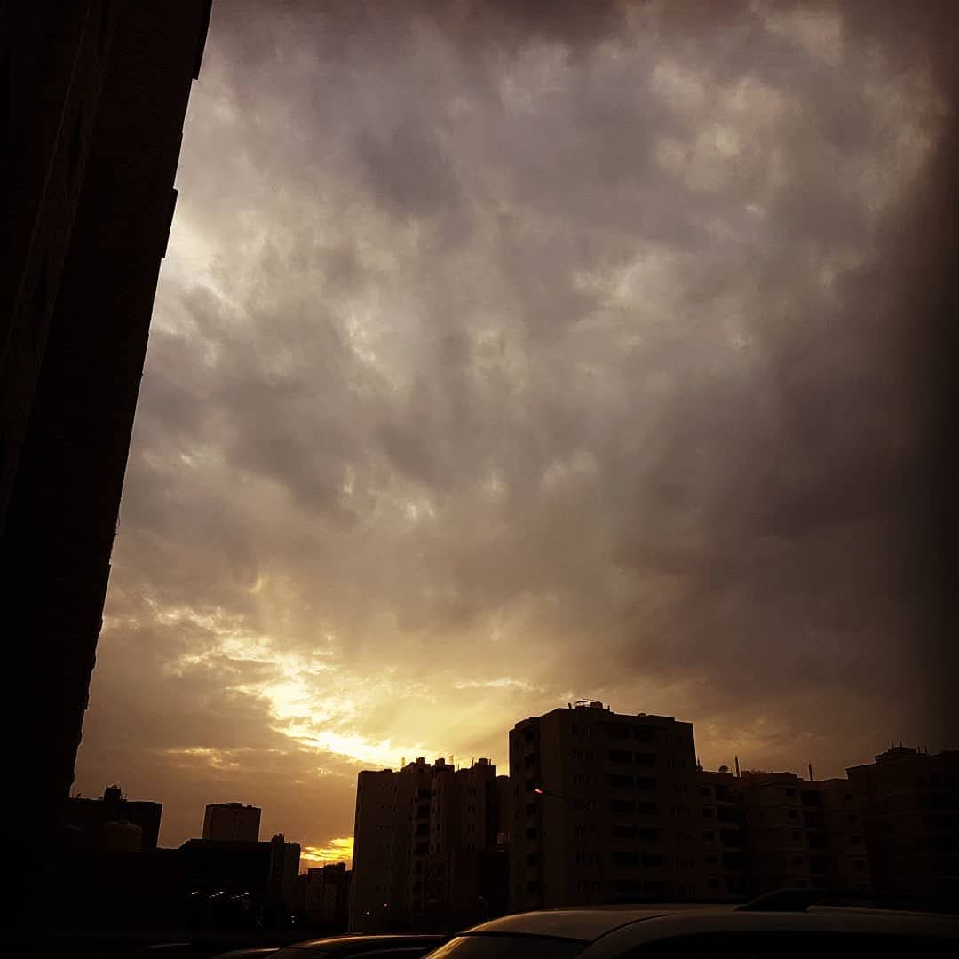 agnomen__'s tweet photo. The sun doesn't care if we watch it or not. It will keep on being beautiful even if no one bothers to look at it...
#theme_pic_india_sunset
#theme_pic_india_sunsets
#manishsnapshots #sunset #sunsets #sunset_pics #sunset_love https://t.co/ksLiDlXoqe