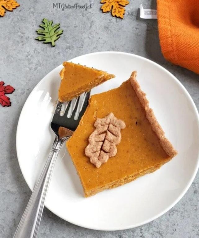 Chebe_Bread's tweet image. Grain-free Pumpkin Slab Pie! This holiday recipe was created by @MIGlutenfreegal. Chēbē is now offering a $10 discount for online orders. For the recipe and the discount, go to chebe.com.