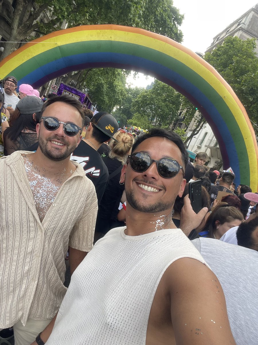 MauuriRomano's tweet photo. @patriayfamilia_ tremendo lo que se vivió ! Vamos los putos ! 🌈🧚🧚🧚 https://t.co/PFXcNRH7Me