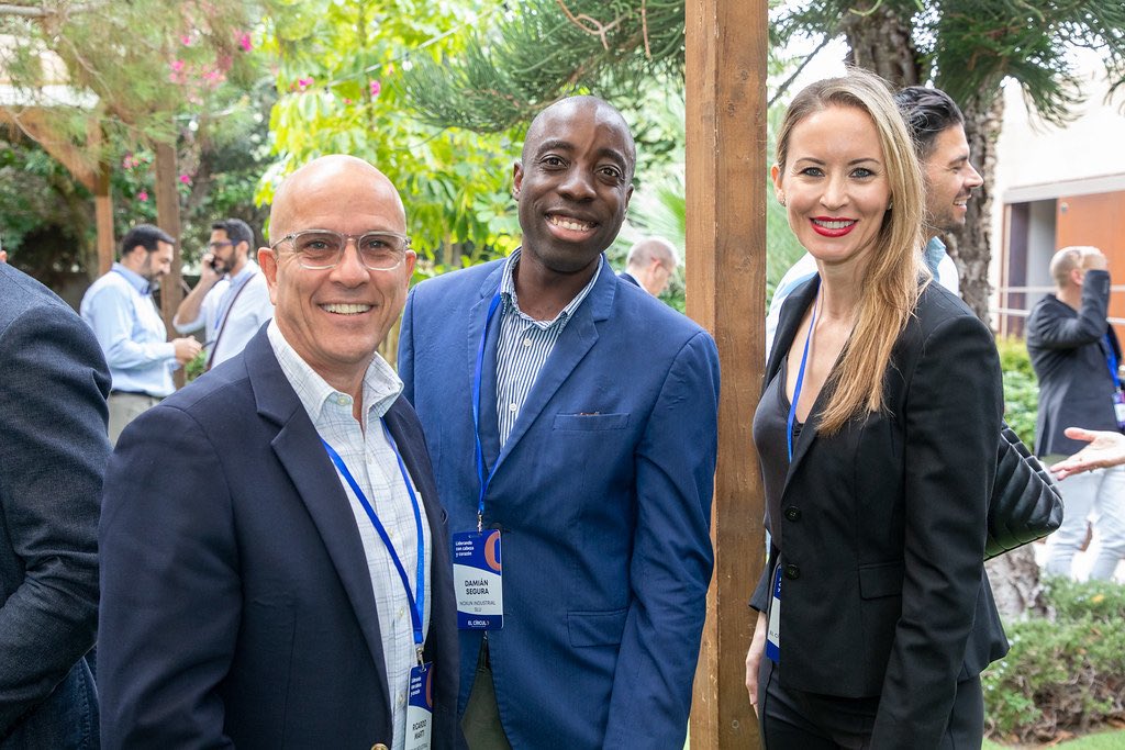SentiBernabeu's tweet image. Un año más, celebramos el Almuerzo Relacional de @circuloalicante junto a nuestros asociados.

Una cita para fortalecer lazos, compartir inquietudes y crear sinergias que impulsen el futuro empresarial de nuestra tierra. 

📸Fotogalería: flickr.com/photos/1970372…

#ElCírculo