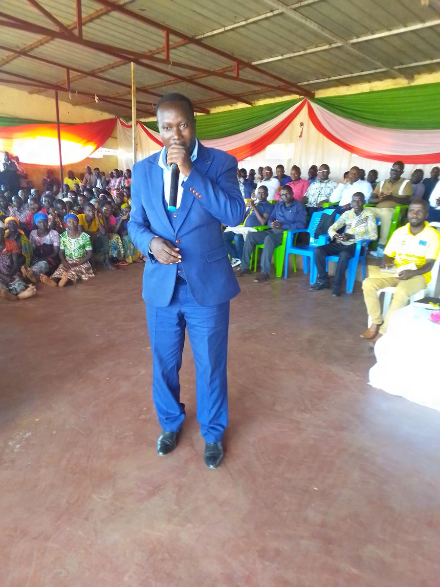CommuneMus81941's tweet photo. #Burundi, Kuri uyu wa 3/11/2025, Musitanteri wa Komine Musongati @burungaProvince yagendeye abenegihugu ba zone Butezi Aho bamushikirije ibibazo bafise vyaba ivy'imibano,amatongo n'ibindi. Ibibazo vyose vyaronkejwe inyishu zishimishije @MininterInfosBi https://t.co/VJOixAer1Y