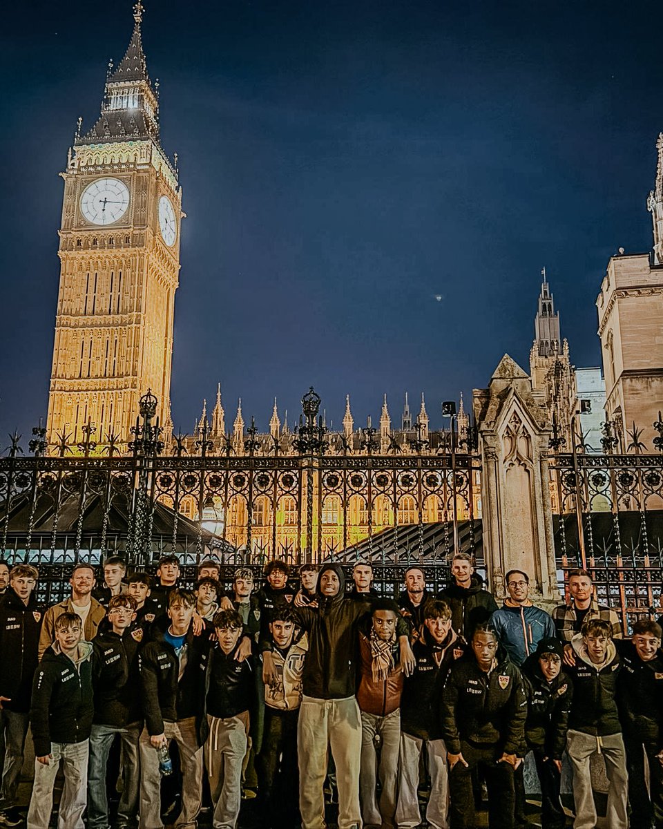 jungundwild's tweet photo. Die #VfBU15 nutzte die Herbstferien für eine Turnierreise nach England, war unter anderem bei den Tottenham Hotspurs zu Gast und traf bei einem Turnier in Millfield auf weitere Premier League-Clubs. 🏴󠁧󠁢󠁥󠁮󠁧󠁿

🔗 Alle Infos: https://t.co/BRK7H67Zri

#jungundwild https://t.co/OMRqrXsCUr