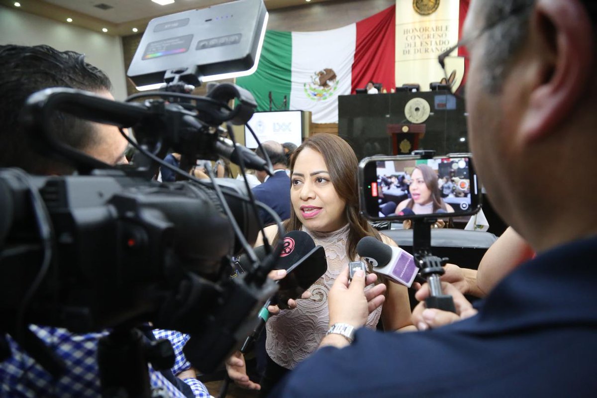 El Congreso del Estado aprobó las reformas al Código Penal para tipificar el acoso callejero como delito, con el objetivo de sancionar de manera específica esta conducta cometida en espacios públicos y fortalecer la protección de las víctimas.

Nota 👇
congresodurango.gob.mx/2025/11/03/car…