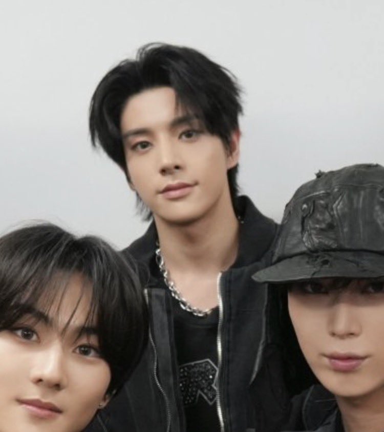 이닝 tweet media