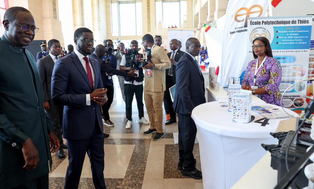 🌍 Jour 1 de la 19e Assemblée Générale de l’AUF !
L’École Polytechnique de Thiès a accueilli de nombreux visiteurs venus de toute la Francophonie 🤝✨
📅 Rendez-vous demain pour la suite des échanges et opportunités ! 💬🌐