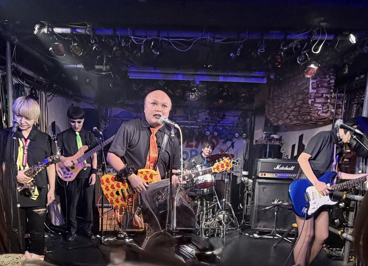 a_ka_88's tweet image. 「ザ・アーリーヌードルズが鶯谷フィルハーモニーとON AiRと一緒にLiveやらせてもらいます」

アメトーークのバンドやってる芸人繋がりで実現した豪華なスリーマンライブ！
それぞれの音楽とトーク盛り上がりました！最高に楽しかったです！

#ザ・アーリーヌードルズ
#鶯谷フィルハーモニー
#ONAiR