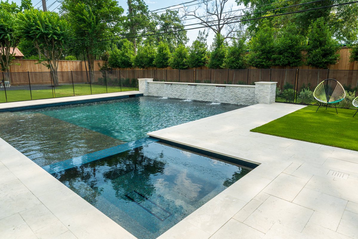 PlatinumPools's tweet image. Families thrive in our pool designs crafted for all ages. With family-friendly features, safety measures, and endless fun, your backyard becomes a go-to spot for everyone.

#FamilyFriendlyPools #BackyardFun
