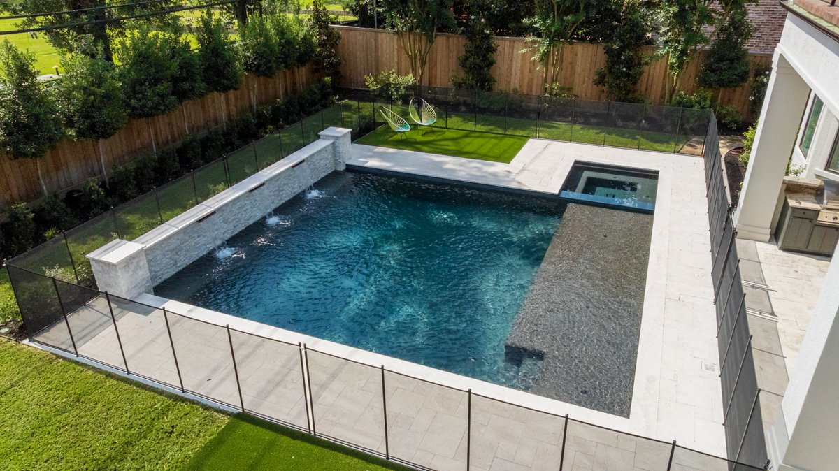 PlatinumPools's tweet image. Families thrive in our pool designs crafted for all ages. With family-friendly features, safety measures, and endless fun, your backyard becomes a go-to spot for everyone.

#FamilyFriendlyPools #BackyardFun