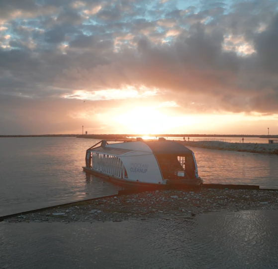 TheOceanCleanup's tweet image. Here’s what happened at The Ocean Cleanup in October:
 
💠 We hit a big milestone — over 40 million kilograms of trash removed from the world’s oceans and rivers.
 
💠 Our river catch keeps climbing, thanks to the deployment of more Interceptors and constant improvements. 
 
💠…