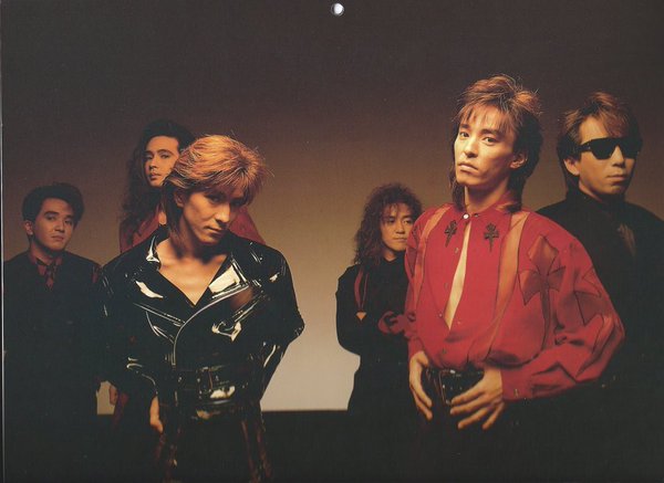 Tmnpicasso1's tweet image. #毎日がTMNETWORKの日
今日、11月4日は浅倉大介さんの誕生日です！
おめでとうございます！
🎂🎉🎁💐🎀👏🎊😆👍
TMから離れてもラスグルやDOUBLE DECADE、SPIN OFF、ウツソロと何かと駆け付けてくれる見かけによらず男気のある人です😊
小室さんとのPANDORAでの活動も
 #TMNETWORK
 #FANKS
 #浅倉大介