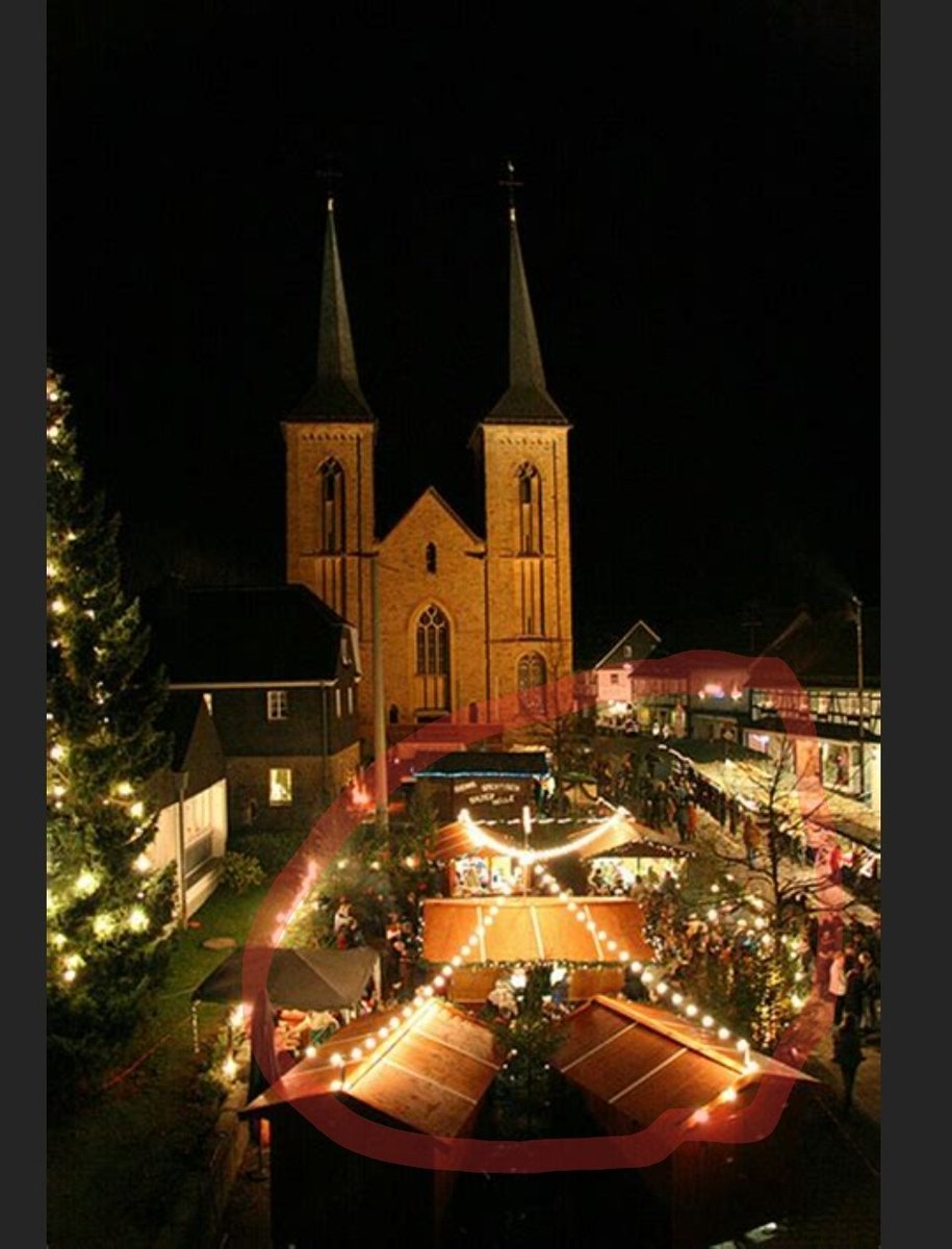 Grillkontrolle1's tweet image. Da es gerade hier die Runde macht: Das hier ist der komplette #Overath/er #Weihnachtsmarkt, der abgesagt wurde. Eine Handvoll Stände,nur wenige Tage lang. Die Einnahmen sind viel zu gering,um davon einen Wachdienst zu bezahlen. Mit #Stadtbild hat das nix zu tun.