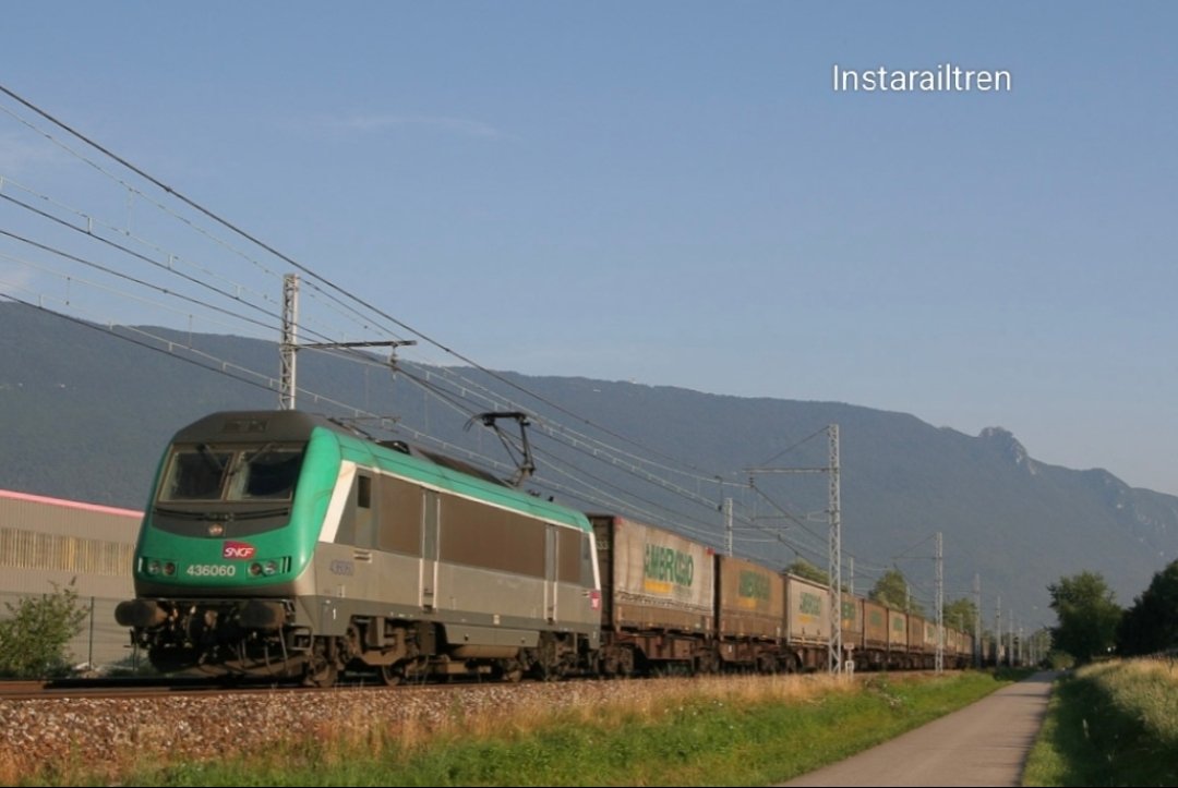 europa_tren's tweet photo. La semana pasada fueron los últimos servicios de las locomotoras Astride BB36000 por la Maurienne, aquí con el Ambroggio Modane-Sibelin cerca de Chambéry, año 2006. Foto: Ezequiel Pérez Martínez #EuropaTren #instarailtren #Astride #Mercancias #Fret #Sncf #RhoneAlpes #France🇫🇷 https://t.co/2eSIO0YLYG