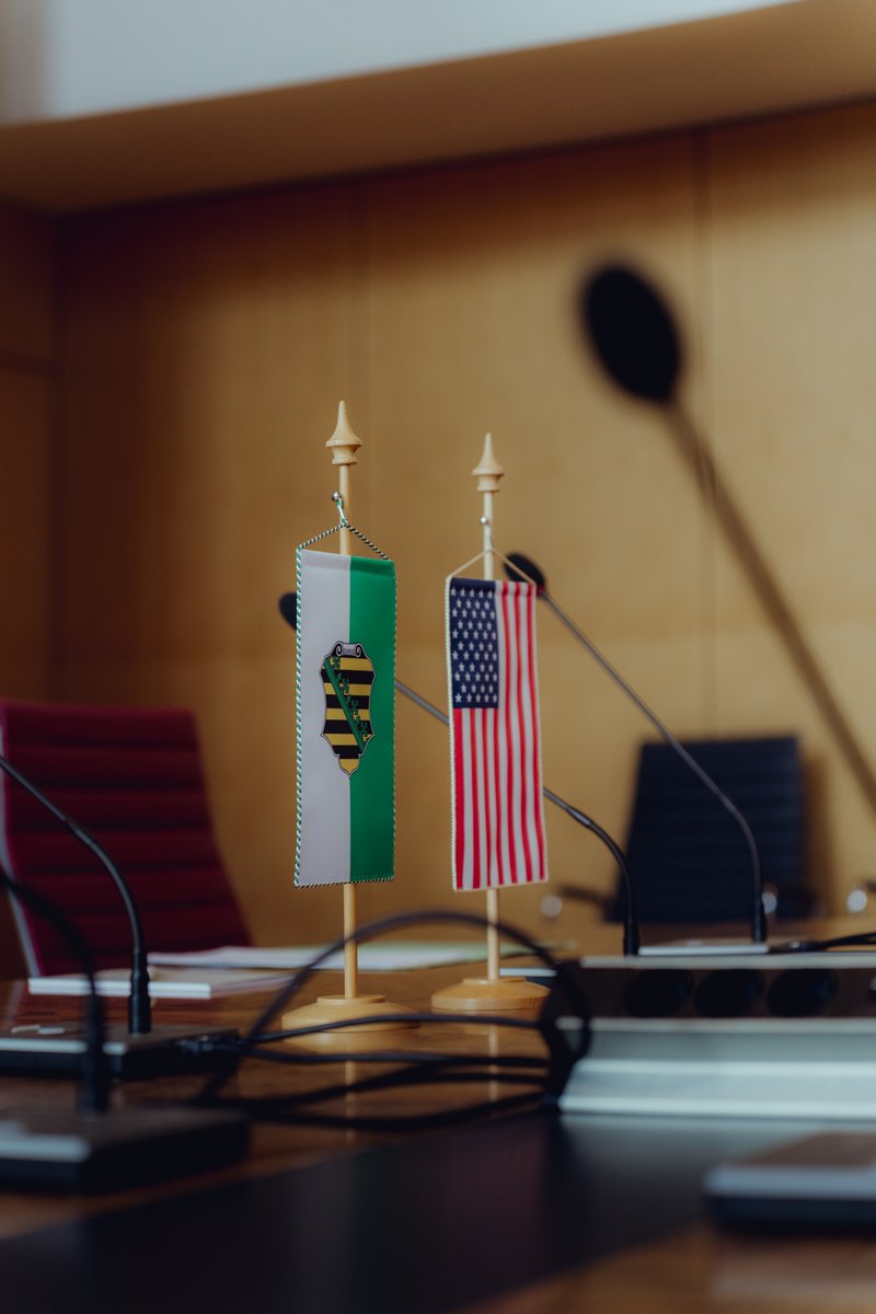 Austausch mit State Legislators: Parlamentspräsident Alexander Dierks empfing im Landtag US-Abgeordnete aus mehreren US-Bundesstaaten. Im Gespräch tauschte man sich über die Halbleiterindustrie in Sachsen (Silicon Saxony) und die transatlantischen Wirtschaftsbeziehungen aus.