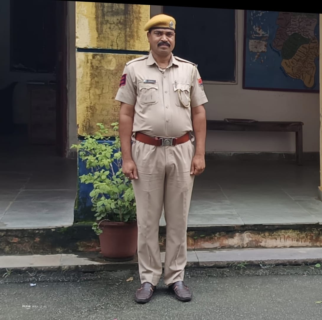 पुलिस कांस्टेबल से इंस्पेक्टर तक पदोन्निति के लिए ट्रेनिंग...
बड़े अधिकारियों को कुर्सी पर बैठै बैठै प्रमोशन।

आजाद देश में गुलाम कांस्टेबल

#पदोन्निति_बनी_सजा