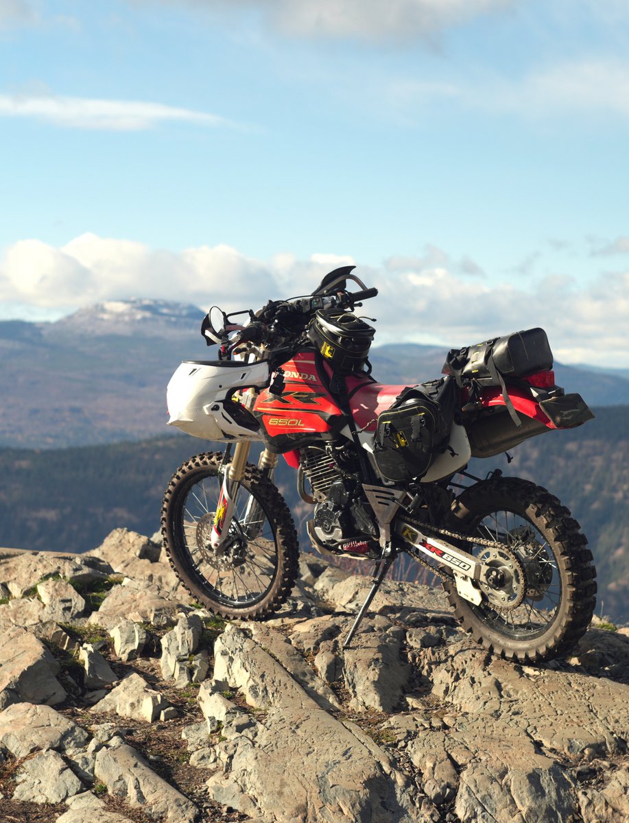 White stuff’s on its way ❄️ so I did another fall ride on the XR650L. Filmed some clips for the next vid and stopped by my favorite lookout — been coming here since I was a toddler. Never gets old. 
New intro ~ youtube.com/watch?v=nwsMup…
#XR650L #FallRide #AdventureBike #MotoVlog