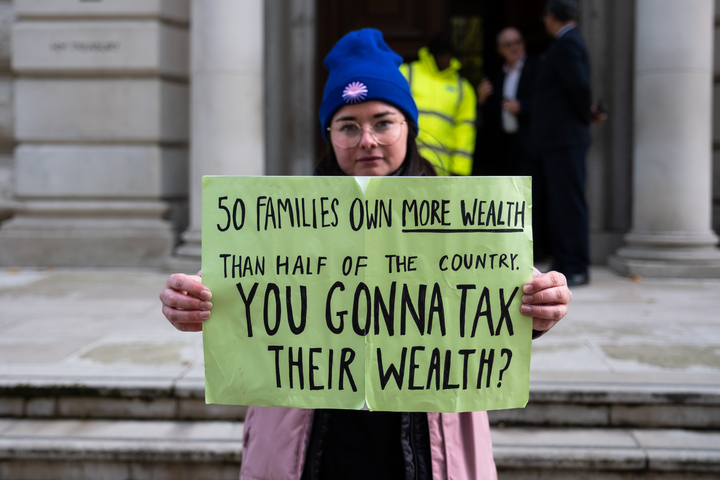 50 families own more wealth than HALF THE POPULATION. 

Wealth inequality is out of control. And growing. 

At the Budget, the Chancellor could do something about this, make the super-rich PAY UP and get our country back on track. 

Your move <a href="/RachelReevesMP/">Rachel Reeves</a>