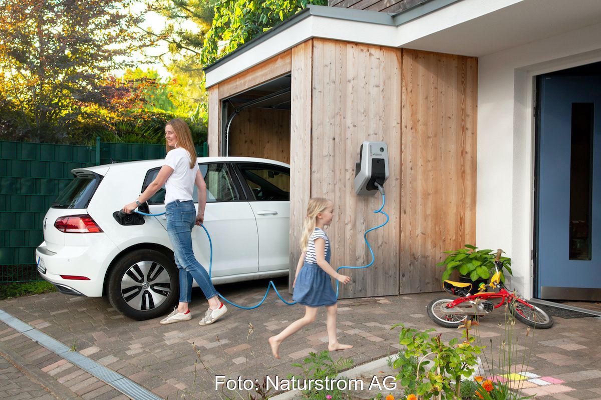 Kostenfalle oder hohe Einsparung? Mit dem richtigen Herangehen trifft ersteres auf #dynamische #Stromverträge zu, wie eine Studie nun beweist. Günstig: Einsatz von Autarkie-Boilern ©, die bei Überschuss- und Billigstrom automatisch mehr verbrauchen. 

solarserver.de/2025/10/28/stu…