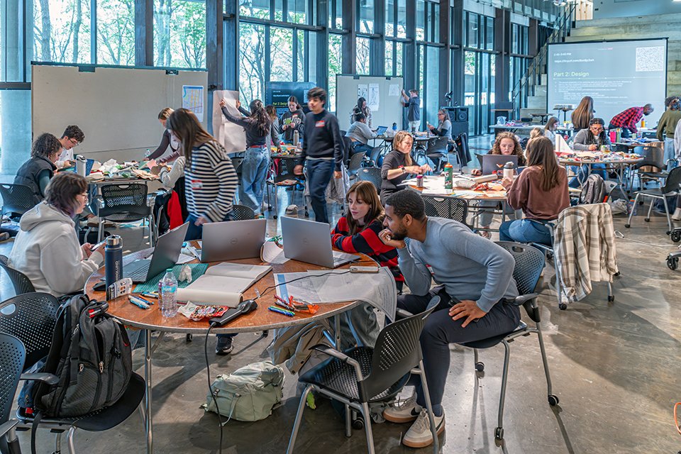 Legat_Architect's tweet image. Erin Reilly-Sanders of Legat&apos;s Columbus studio participated in AIA Columbus&apos; 22nd Century City Workshop with architecture and landscape students from Bowling Green State University and Ohio State University&apos;s Knowlton School of Architecture. 
#futureofdesign #UrbanDesign
